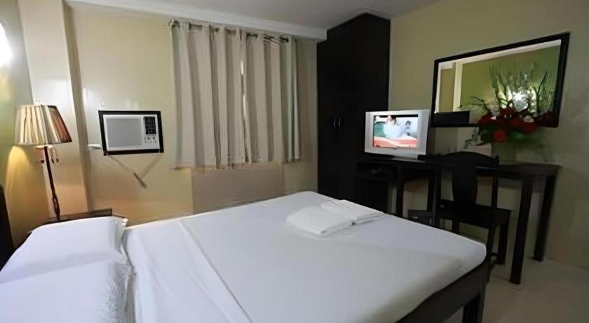 Sampaguita Suites Plaza Garcia Cebu Exterior photo